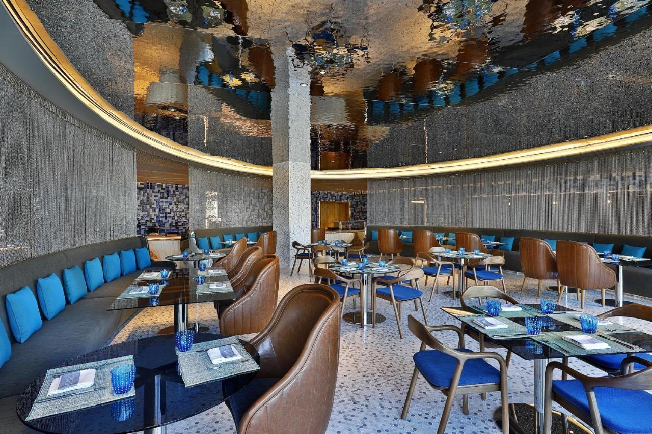 Отель W Маскат Экстерьер фото The interior of the restaurant