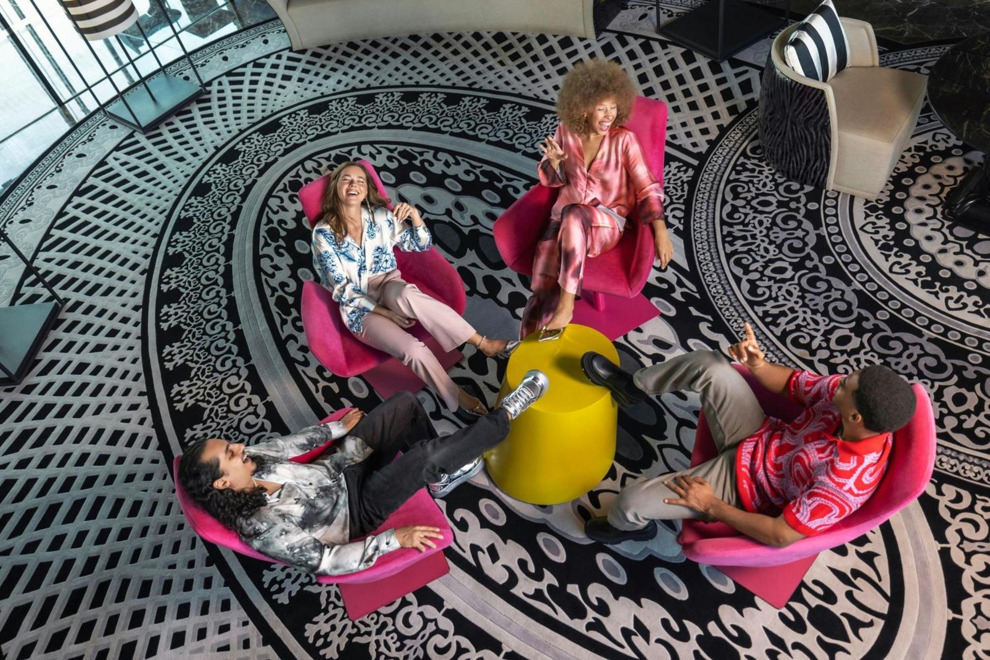 Отель W Маскат Экстерьер фото The 2018–19 season of Project Runway was the first to feature a "Project Runway All Stars" spin-off.