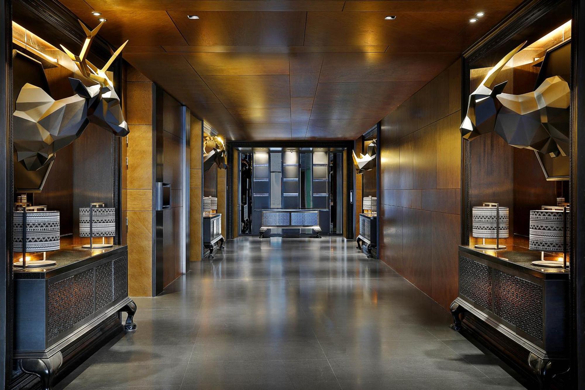Отель W Маскат Экстерьер фото The elevator lobby