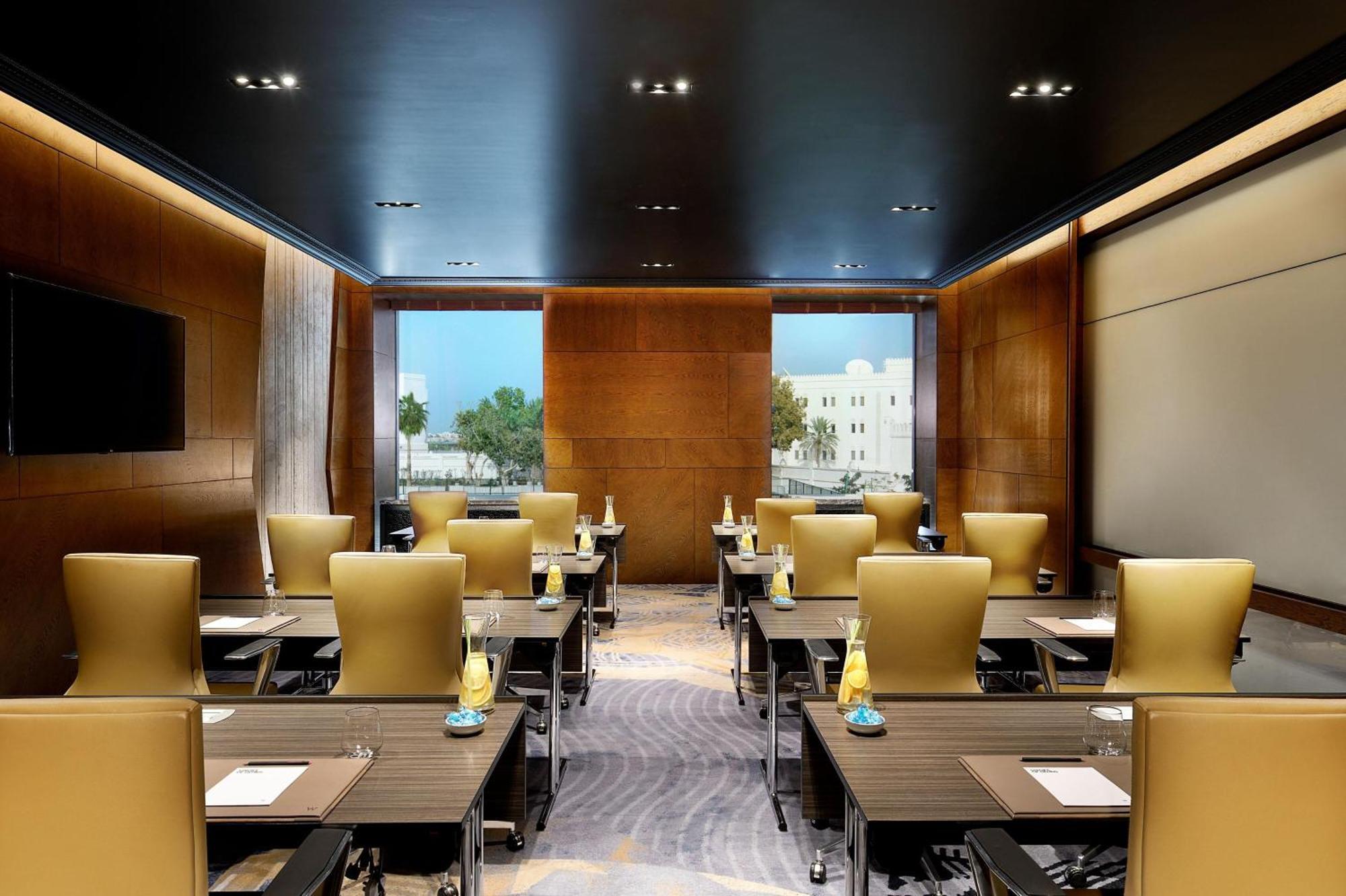Отель W Маскат Экстерьер фото Meeting room