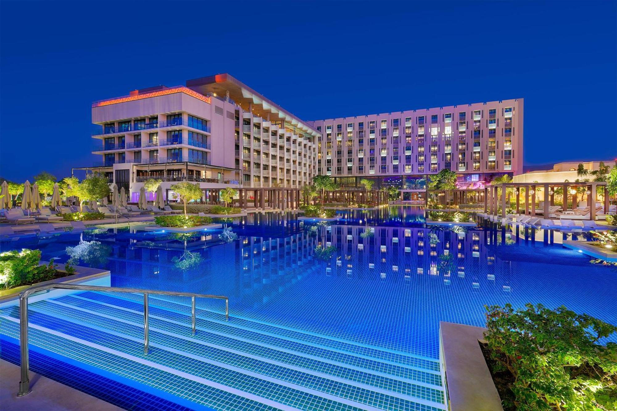 Отель W Маскат Экстерьер фото Hilton Luxor
