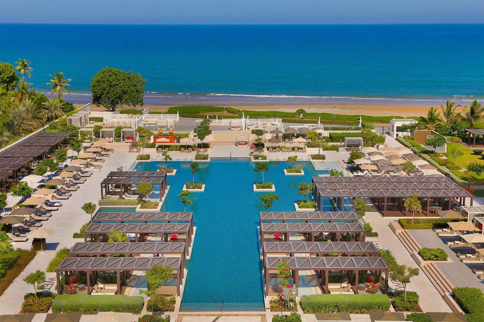 Отель W Маскат Экстерьер фото Aerial view of the resort